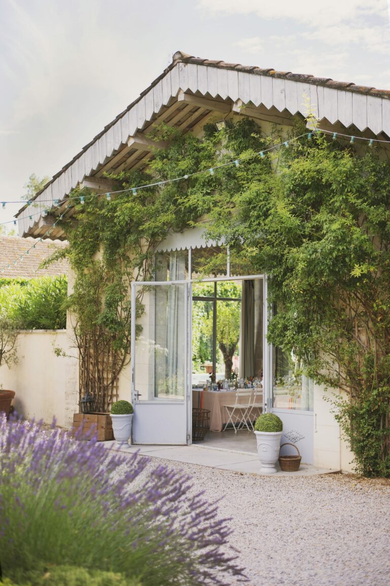 extérieur orangerie mur végétal blanche fleur